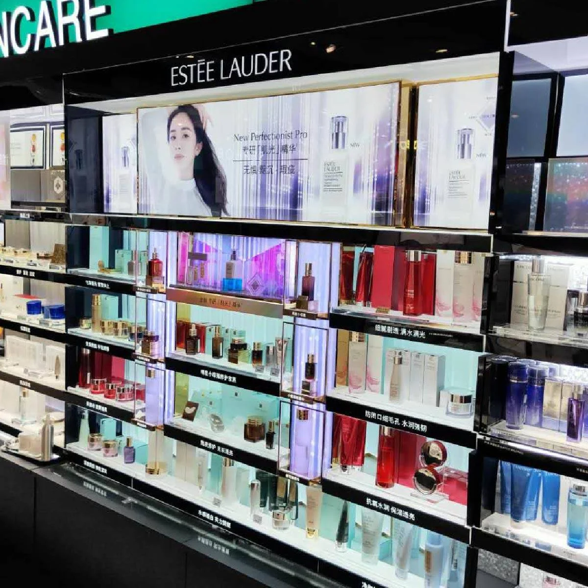 Estée LauderDynamiclight box