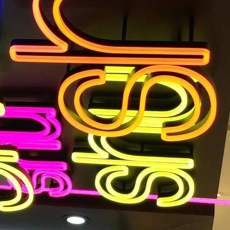 植村秀 店鋪的霓虹燈